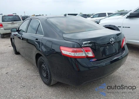 2011 Toyota Camry z USA, uszkodzony, nr VIN 4T1BF3EK9BU136072